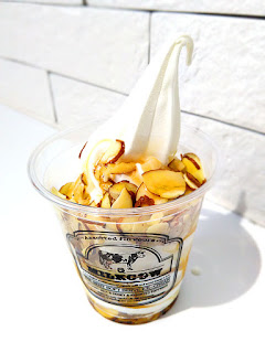 Samsam - milky soft cream sundae with ginseng syrup and sliced almonds.