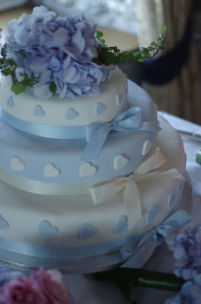  wedding cake round shape not so big Covered in white and purple blue 