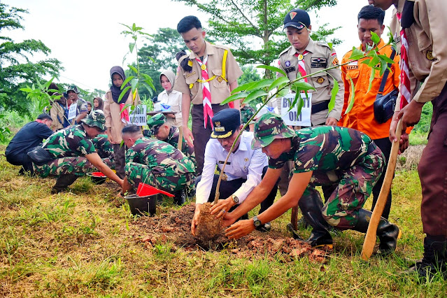 Hari Juang TNI AD, KODIM 0204/OKI Gelar Karya Bakti Penanaman Pohon Bersama 