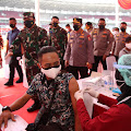 Panglima TNI dan Kapolri Tinjau Vaksinasi Massal di SUGBK