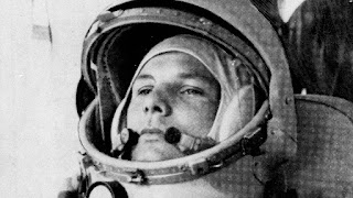 Mengenang Yuri Gagarin, Ratusan Pesawat Nirawak Terangi Langit Rusia