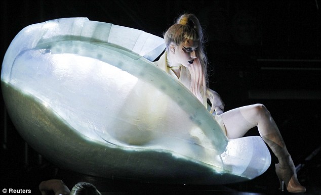 lady gaga egg hatching. Lady Gaga Egg Hatching - Page