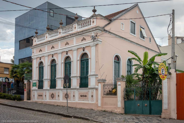 Casa antiga na Rua Paula Gomes