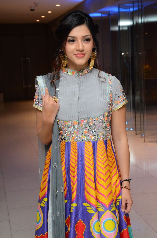 Actress MehreenPirzada Latest HD Images