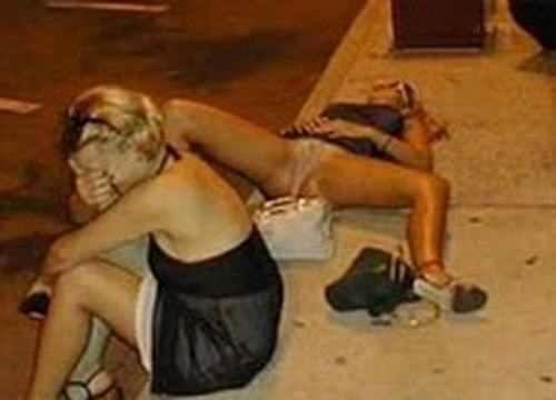hot girl drunk in road naked heavy drunk look at the girl she is sleep in 