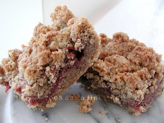 strawberry and pecan crumble bars