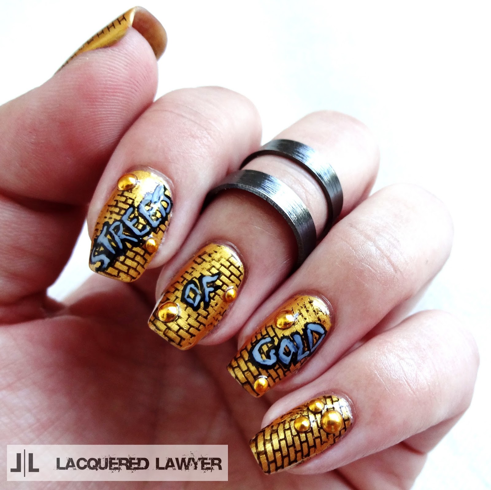 Gold graffiti nail art