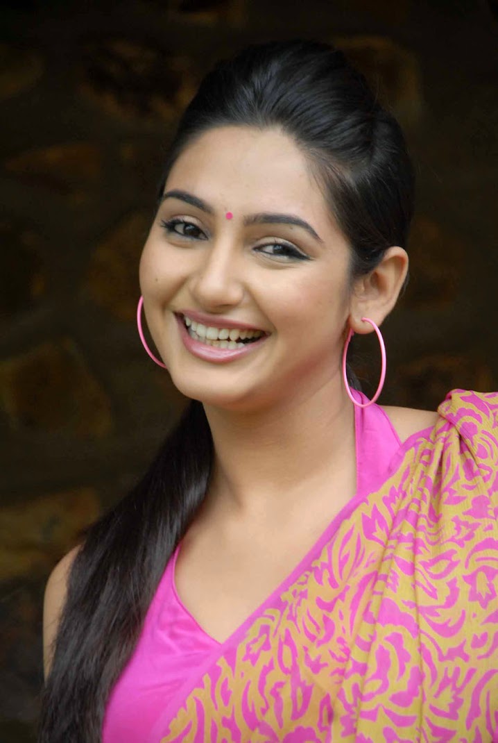 Ragini Dwivedi Hot Pics in Saree