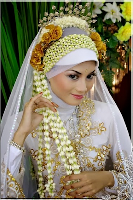 Model Hijab Terbaru Pengantin Kombinasi Adat