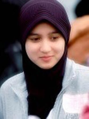 Gadis Cantik Berjilbab ~ ZONA DUNIA HOT