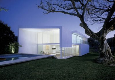 Minimalist House Full White