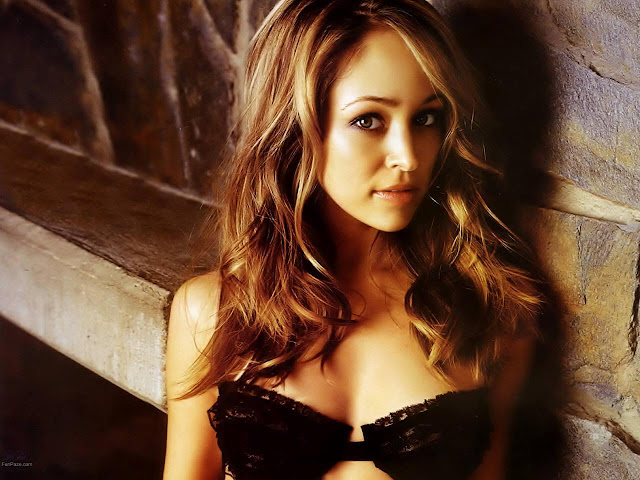 Autumn Reeser HD Wallpaper