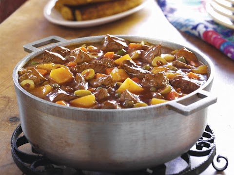 牛肉とじゃがいもの煮込み/Carne guisada con patatas