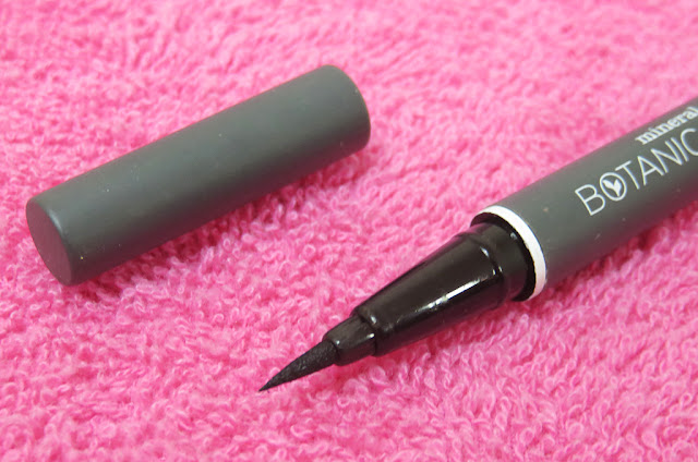 mineral-botanica-precision-eyeliner-pen