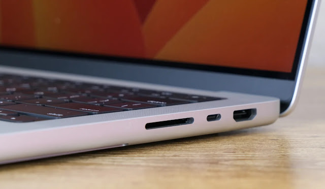 review MacBook Pro 2023 ports