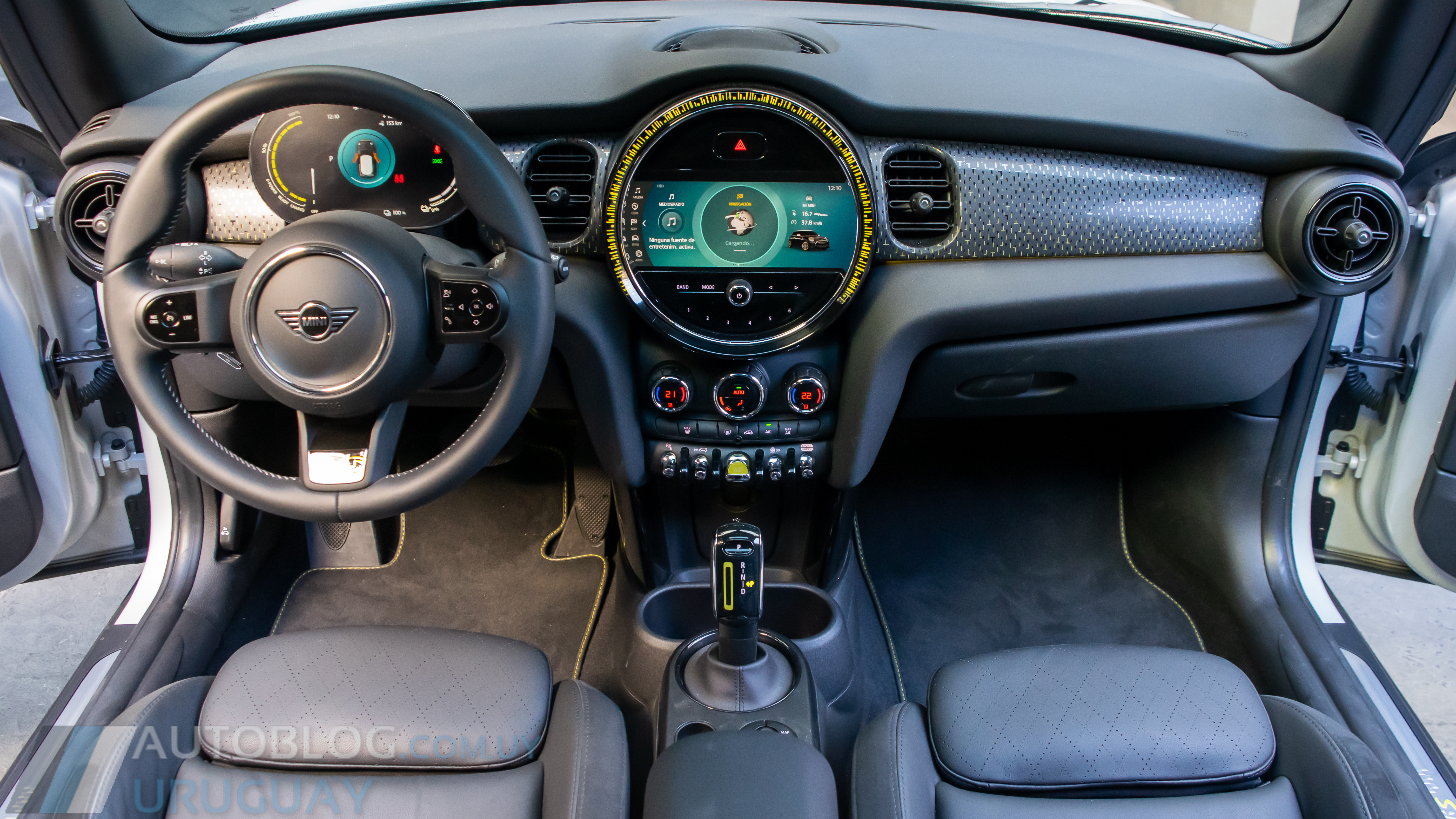 Autoblog Uruguay  : Contacto: MINI Cooper SE Hatch 3 Door  Iconic A/T (32,6 kWh)