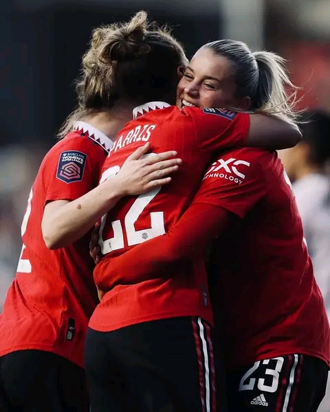 àQWSL: Manchester United beat Arsenal as Williamson sustains injury  