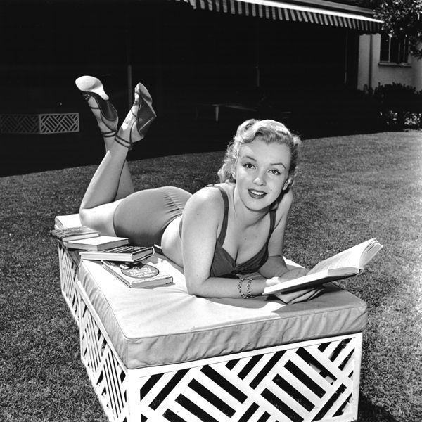 1950. Marilyn Monroe photographed by Earl Leaf