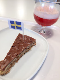 Kuchen und Getränk bei IKEA