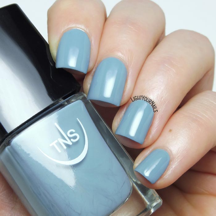 Smalto lacca grigio polvere TNS Cosmetics Firenze 551 Fortuna (Divina Terra) dusty grey creme nail polish #unghie #tnsfirenze #tnscosmetics #nails #lightyournails