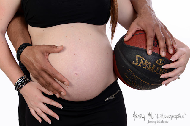 shooting grossesse en studio, bidon et ballon de basket