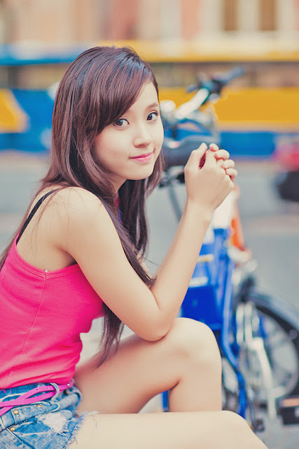 very-lovely-girl-and-bike