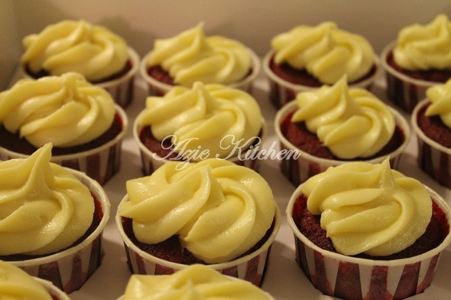 Red Velvet Cupcakes: Repeat Order Dari Jun - Azie Kitchen