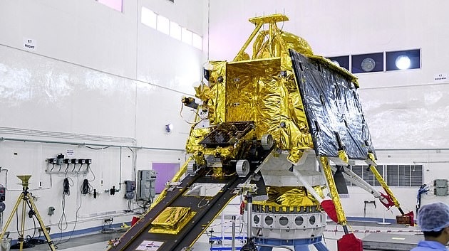 Εξαφανίστηκε χωρίς ίχνος: η NASA δεν μπορεί να βρει το Vikram την Ινδίας που έπεσε στο φεγγάρι