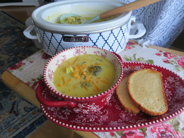 Crock Pot Broccoli Cheese Soup