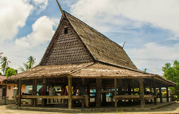 Rumah Adat Maluku Utara Rumah Sasadu, Gambar, dan Penjelasannya  Adat Tradisional