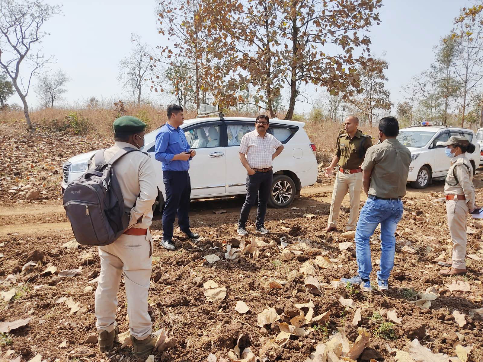 कलेक्टर, एसपी और वनमंडलाधिकारी ने वन क्षेत्रों का किया आकस्मिक निरीक्षणवन क्षेत्रान्तर्गत झांझर, नेपानगर, सीवल, चांदनी में ले रहे स्थिति का जायजा