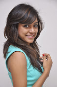 Vithika Sheru Glamorous Photo Shoot Gallery-thumbnail-6