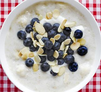 Recipe Dish Porridge with blueberry compote