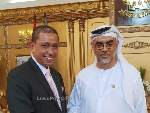 The Governor of South Sulawesi Gives Honorary Education Award to Sheikh Muhammed Al-Khoory