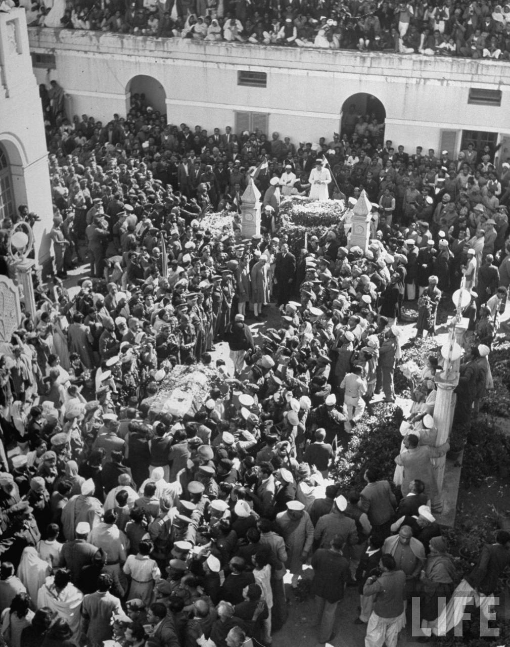 Mahatma Gandhi Funeral Procession Photos | Rare & Old Vintage Photos of Mahatma Gandhi, India (February 2, 1948)