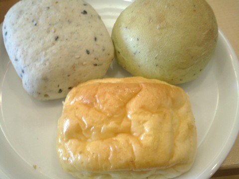 黒ごまパン・バジルパン・チーズパン2 グリーンカフェ