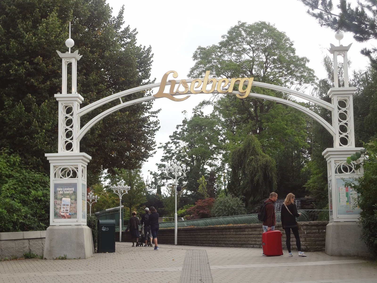 http://lesmeandresdecyprienne.blogspot.com/2016/09/une-journee-liseberg.html