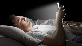 consejos para dormir bien. Apagar los móviles y demás aparatos electrónicos