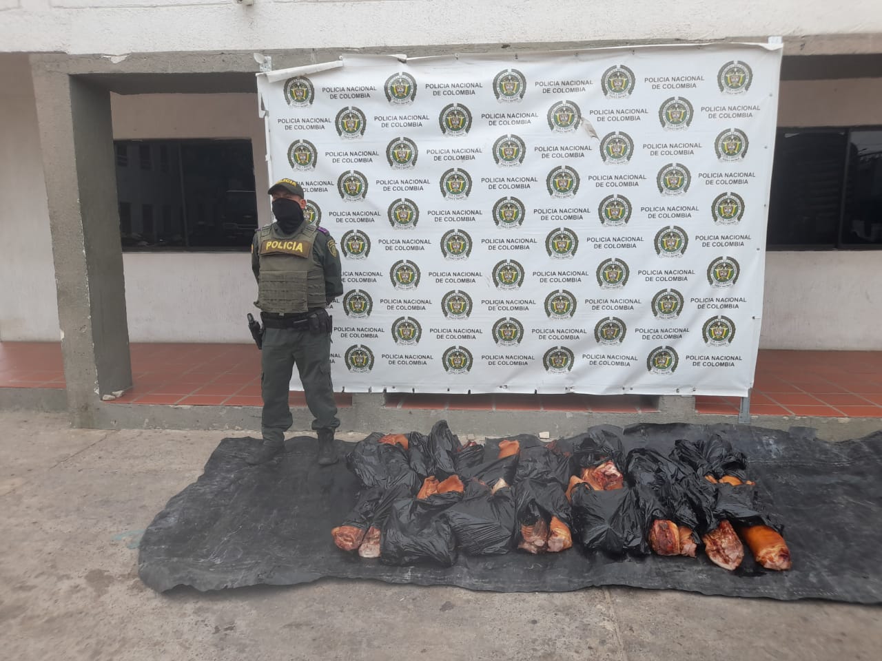 https://www.notasrosas.com/Policía Guajira incauta armas, recupera vehículos y captura a siete personas en Maicao
