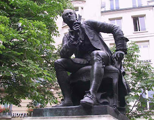 Statue de Denis Diderot par Gautherin, proche de son lieu de résidence