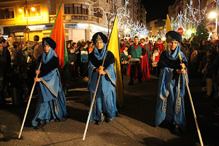 Miles de personas llenan las calles de Barakaldo al paso de la cabalgata de Reyes