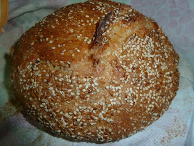 No-Knead bread com crosta de linhaça e sementes de sesamo