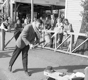 PHOTOCHICAGORIVERVIEW AMUSEMENT PARKMAN HITTING THE BIG GONG GADGET . (photo chicago riverview amusement park man hitting the big gong gadget crowd watching )