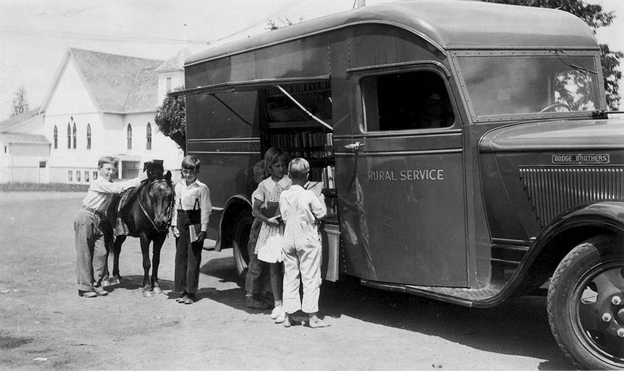 Before Amazon, We Had Bookmobiles 15+ Rare Photos Of Libraries-On-Wheels - Summer Rural Service, 1936