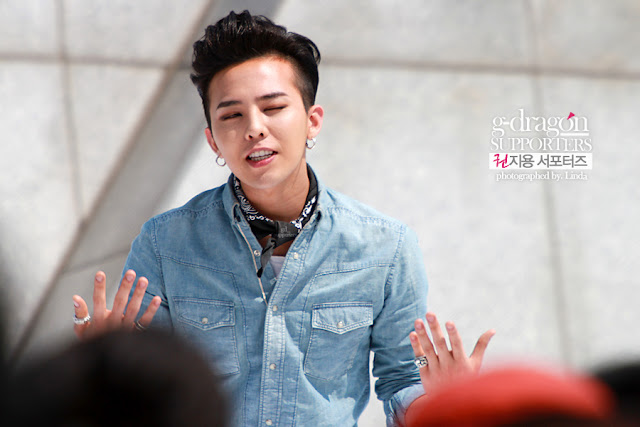 G-Dragon at Gwanghamun