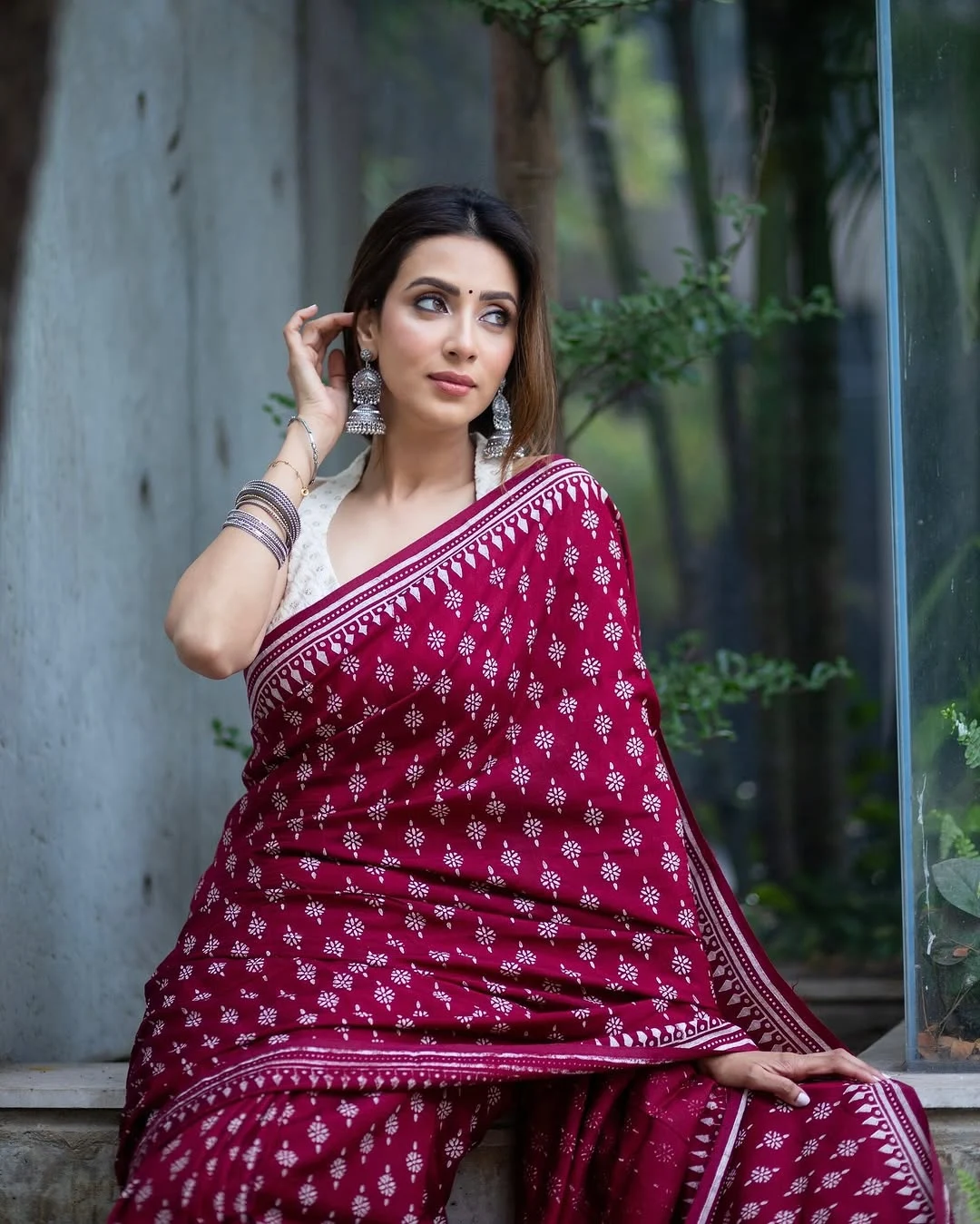 শাড়ী পরা পিক