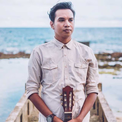 Ambon, Malukupost.com - Inovasi tidak pernah kering dari jiwa musisi Maluku. David Rampisela, pentolan Band Teleproject adalah salah satunya. Dia menggagas acara musik yang diberi tajuk “Bakudapa”. Acara musik Bakudapa volume pertama akan digelar di D’Lekker Food Court Tanah Tinggi, Ambon, Jumat (14/12), pukul 20.00 WIT. David tidak sendiri. Dia menggaet sejumlah musisi dan biduan kota manise, yang punya reputasi nasional dan internasional. 