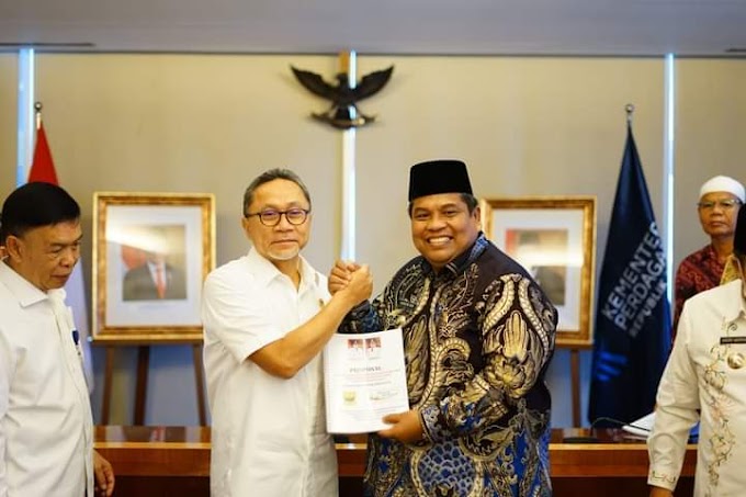 Temui Mentri Perdagangan Zulkifli Hasan, Bupati  Suhatri Bur Serahkan Proposal Revitalisasi Pasar di Padang Pariaman