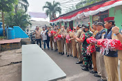 Guna Menyemaraki HUT RI ke 77, Aspem Walikota Jakarta Barat Bagikan 5000 Bendera Merah Putih di Tambora