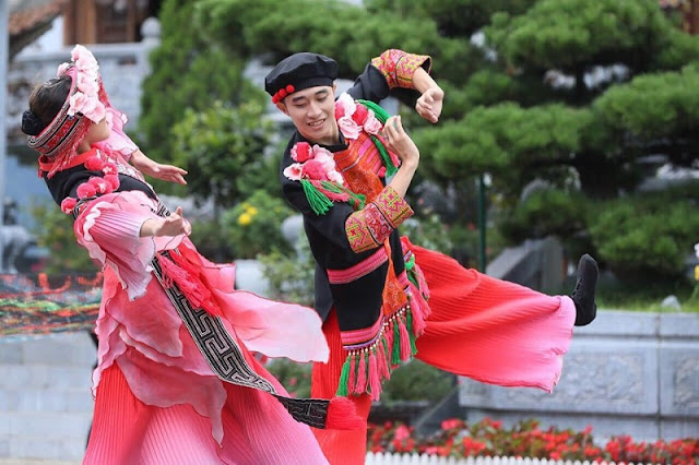 "DANCE IN THE CLOUDS" - Art show in Fansipan peak, Sapa 3